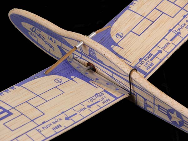 Metal folding wing mechanism for the 404 Interceptor