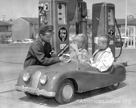 Fill her up, Jaguar XKE 120 by American Junior 1955